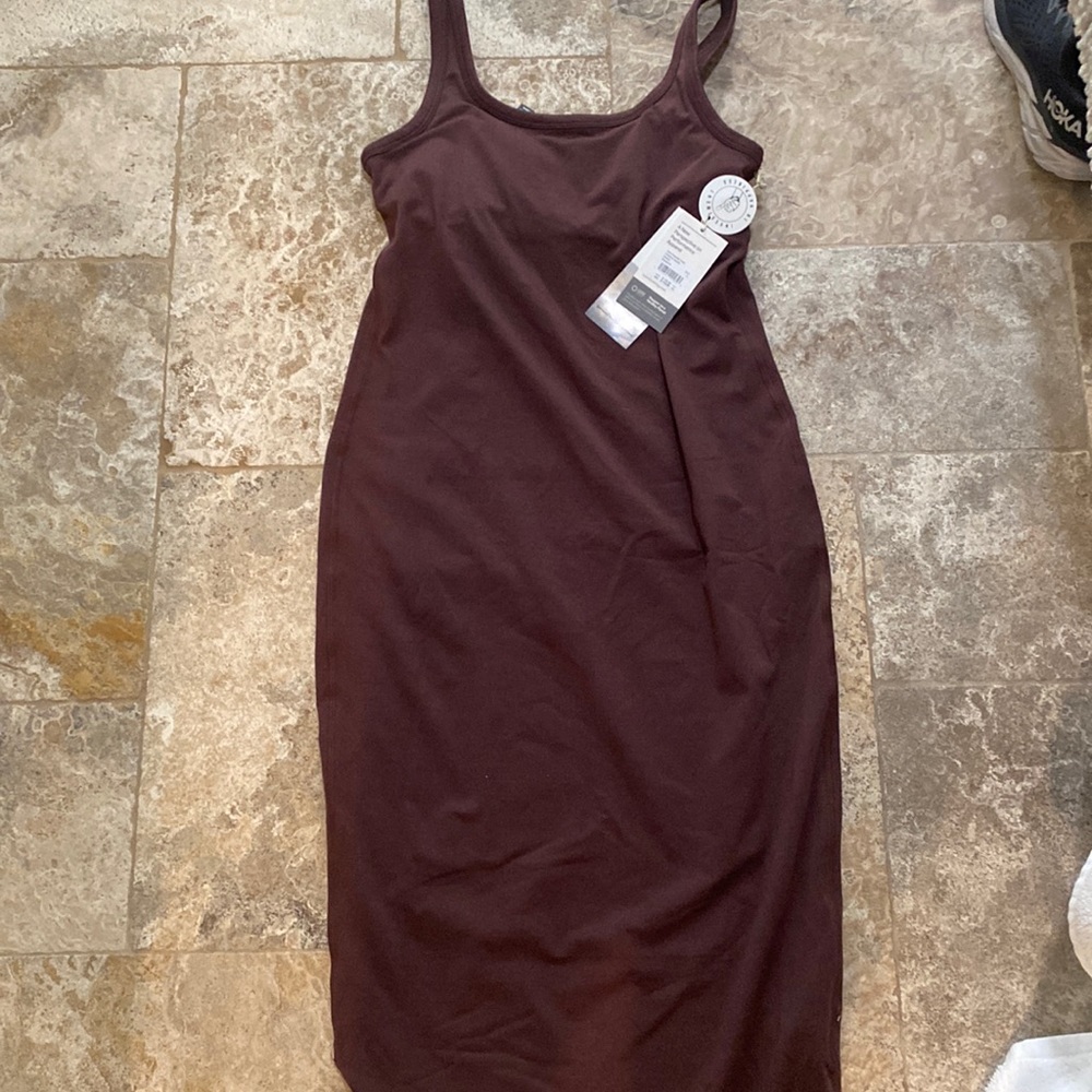 Vuori Halo Essentials Dress. NWT. Size Small.